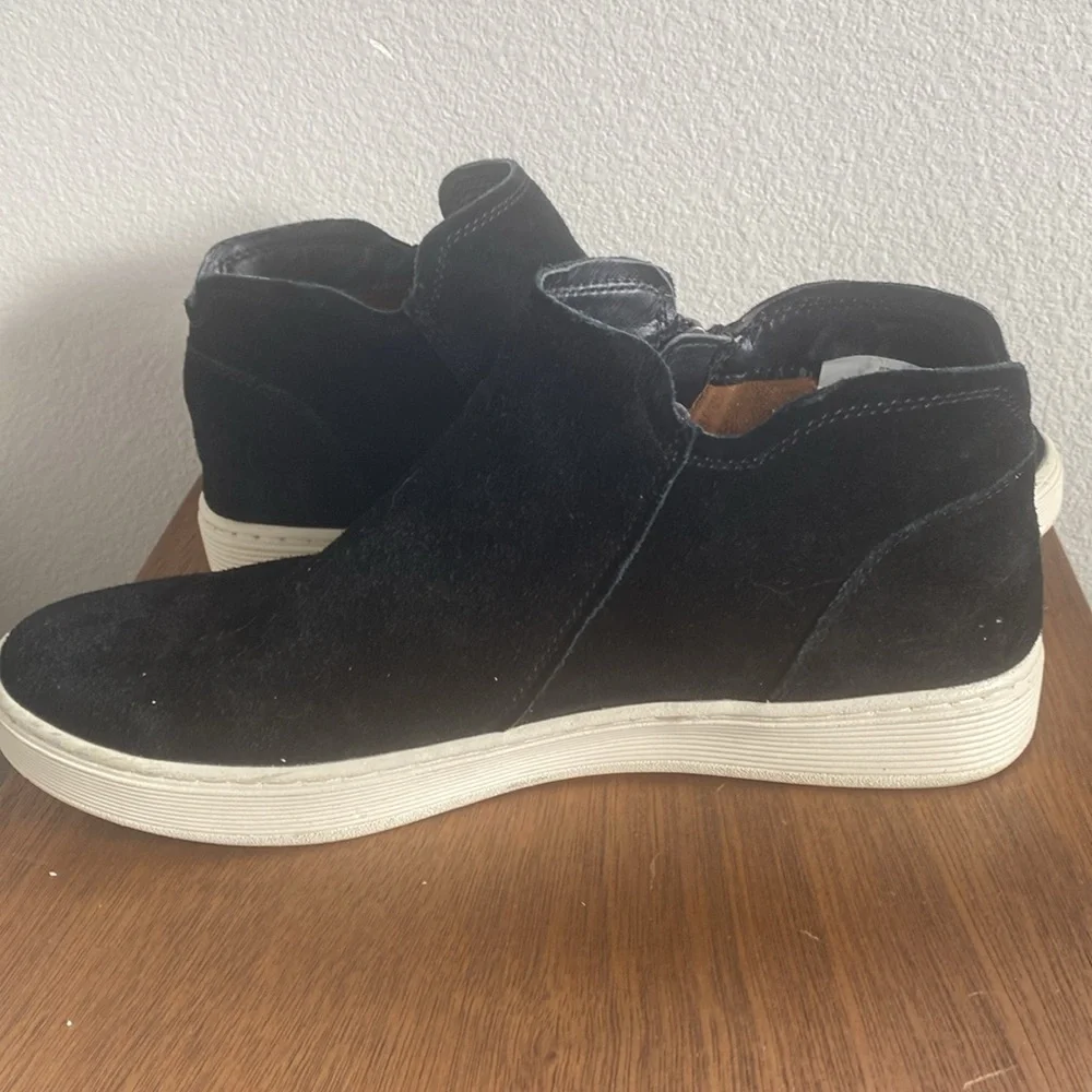 Sofft Hikari Black Suede High Top Sneakers/ Flat Booties, Women’s size 11